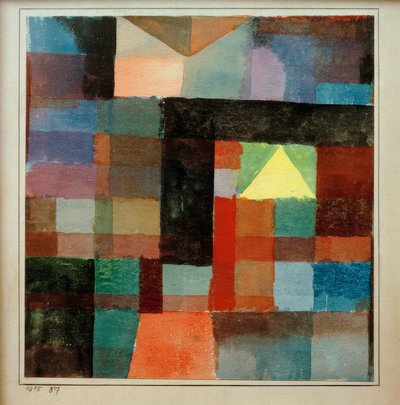 Architettura spaziale con la piramide gialla / caldo-freddo da Paul Klee